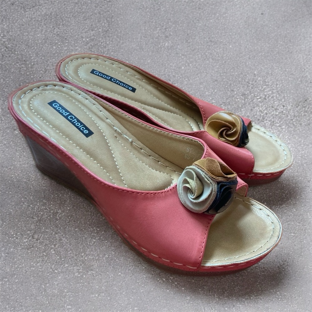 Good Choice Pink and Tan floral open toe wedge sandals rose detail - Picture 2 of 7